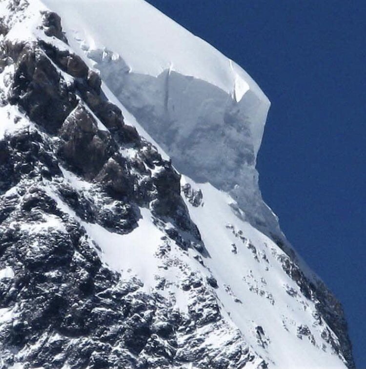 ali_sadpara's tweet photo. According to updates from Sajid Sadpara, bodies of 3 climbers have been found in and around the bottleneck. More details for recovery and possibility of retrieval of the bodies will follow #K2Search #MissionSadpara https://t.co/ecsZJj6f8c