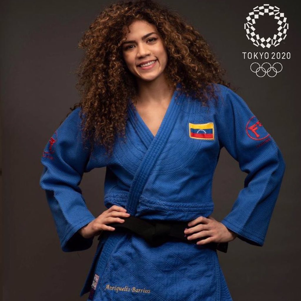 estendenciavzl's tweet photo. "Anriquelis Barrios" venezolana

Es tendencia porque derrotó a la representante rusa Davydova Daria y a la representante cubana Maylin del Toro.

Se clasificó a los cuartos de final del #Judo 63 kg #JuegosOlimpicos

DIOS MIO VAMOSSSSSSSSSS https://t.co/5GzIqqQOrc