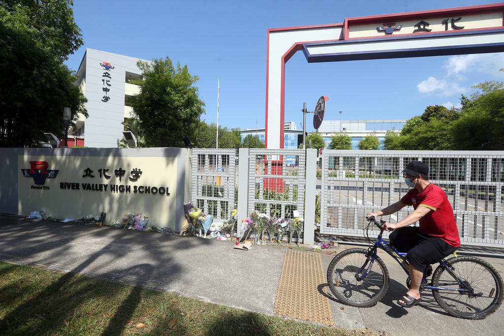 River Valley High School death: 16-year-old suspect asked 2 groups of students to call police after alleged murder tdy.sg/374VdGp