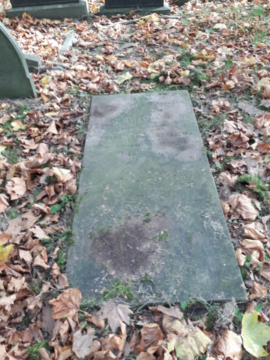 InscriptionsWw1's tweet photo. #RememberedHere
Frank Leslie Hodgson
Died 27 July 1918 prisoner of war #Germany
Aged 35
#KeyHillCemetery #JewelleryQuarter #Birmingham
#WW1 #LestWeForget
Online records via https://t.co/eGYw7TNwNv https://t.co/WAHB9szkDp