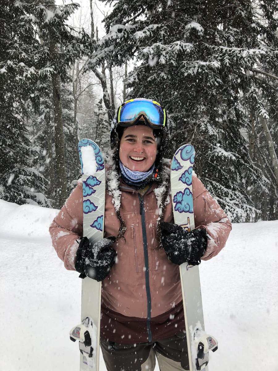 mak_sun13's tweet photo. 6 years ago i was hit head on by a drunk driver and broke both of my legs. 

now im traveling, hiking, skiing and doing everything i’ve ever wanted to do. 

i’ve worked so hard to get here
#dontdrinkanddrive https://t.co/ENOyydnFEo