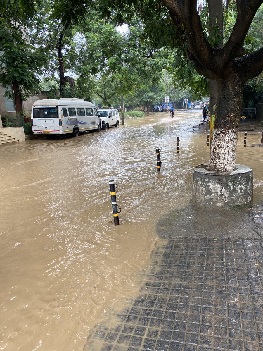 KapilChopra72's tweet photo. How can we help the government and ⁦@DC_Gurugram⁩ in getting better with water logging &amp; power cuts. ⁦@cmohry⁩ should stop compromising and be proud of his state and cities. No point giving permission to more commercial buildings if there is no power and drainage. https://t.co/w5IzuuW5Ne