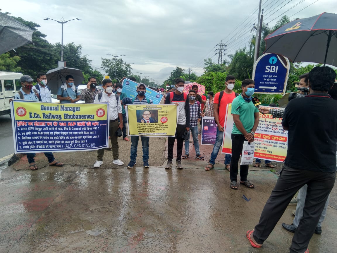 Amit98070's tweet photo. #Justice4ECoR_SC_ST_ALP 
Reamaning alp ko training do  
@EcorPersonnel @jyotsnadevi33
@EcorGm 
@DRMKhurdaRoad 
@DRMSambalpur 
 @EastCoastRail
Instead of sending us to training ECoR dragging us to the street. Suffering since 2 years but no mercy on us.why ECoR is silent for sc/st? https://t.co/nYwvnTqqgF