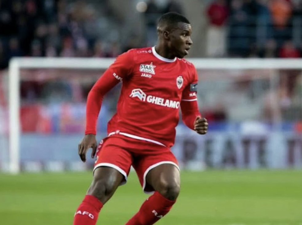 Record_Sport's tweet image. BREAKING! Aurelio Buta &apos;agrees&apos; Celtic transfer as Antwerp right-back set for £3m Parkhead switch 

bit.ly/3705BPX