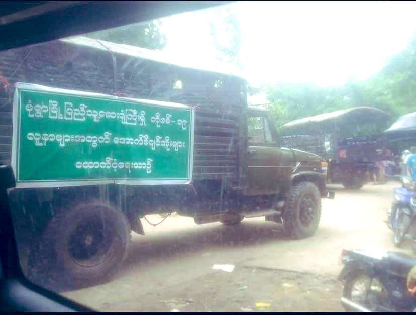KYITHAR95368969's tweet photo. #JuntaTerrorists propagandised as though they are well tackling COVID 19, by sticking posters on a truck, around #Monywa. In fact, they kept robbing oxygen tanks and threatened with weapons to close down the factories. #WhatsHappeningInMyanmar #July27Coup https://t.co/TRjc7MlvSu