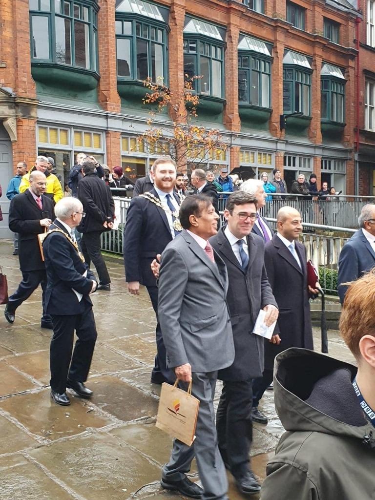 andyburnham's tweet photo. Heartbroken about the sudden loss of my dear friend, Kailash.

He was everything to me and the NHS was everything to him.

One of the kindest souls ever to have walked this earth.

You gave me so much and your legacy will live on.

RIP @KailashChandOBE. 🙏🏻 https://t.co/wio7avI0IL