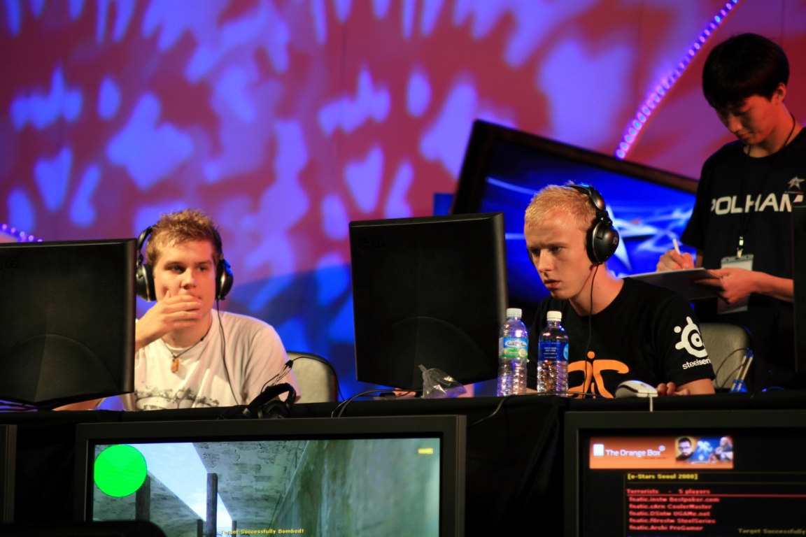 Fragbite tweet media