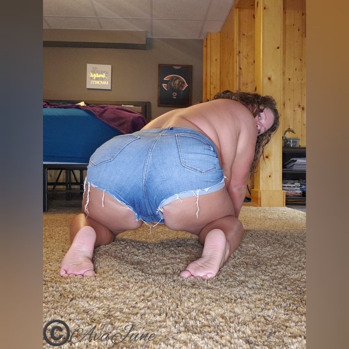 Which view is your favorite? Front or back?! You can enjoy watching my tits bounce if I'm riding you