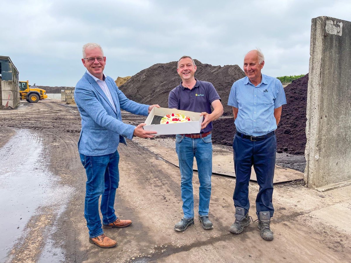 Vanmorgen taarten gebracht bij Olieman, Service Dienst Reeuwijk en Edelman voor hun goede werk bij de dijkverschuiving in Tempel ⁦<a href="/gem_BR/">Bodegraven-Reeuwijk</a>⁩ Dankzij hun inzet door direct het water te blokkeren is een ramp voorkomen. Met grote kennis van het gebied, trots op onze ondernemers!
