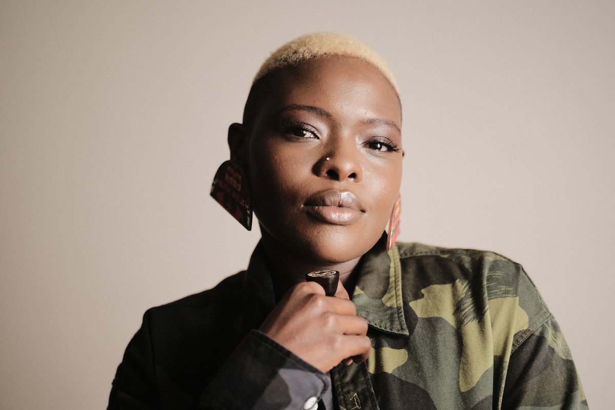 bonjglobal's tweet photo. Chatting to @H_Sindane & the listeners on @ligwalagwalaFM at 12h45 today. Sharing all things #AJournal. Tune in! ❤️✨
📷 #martybleazard https://t.co/Wog9sCMrmz