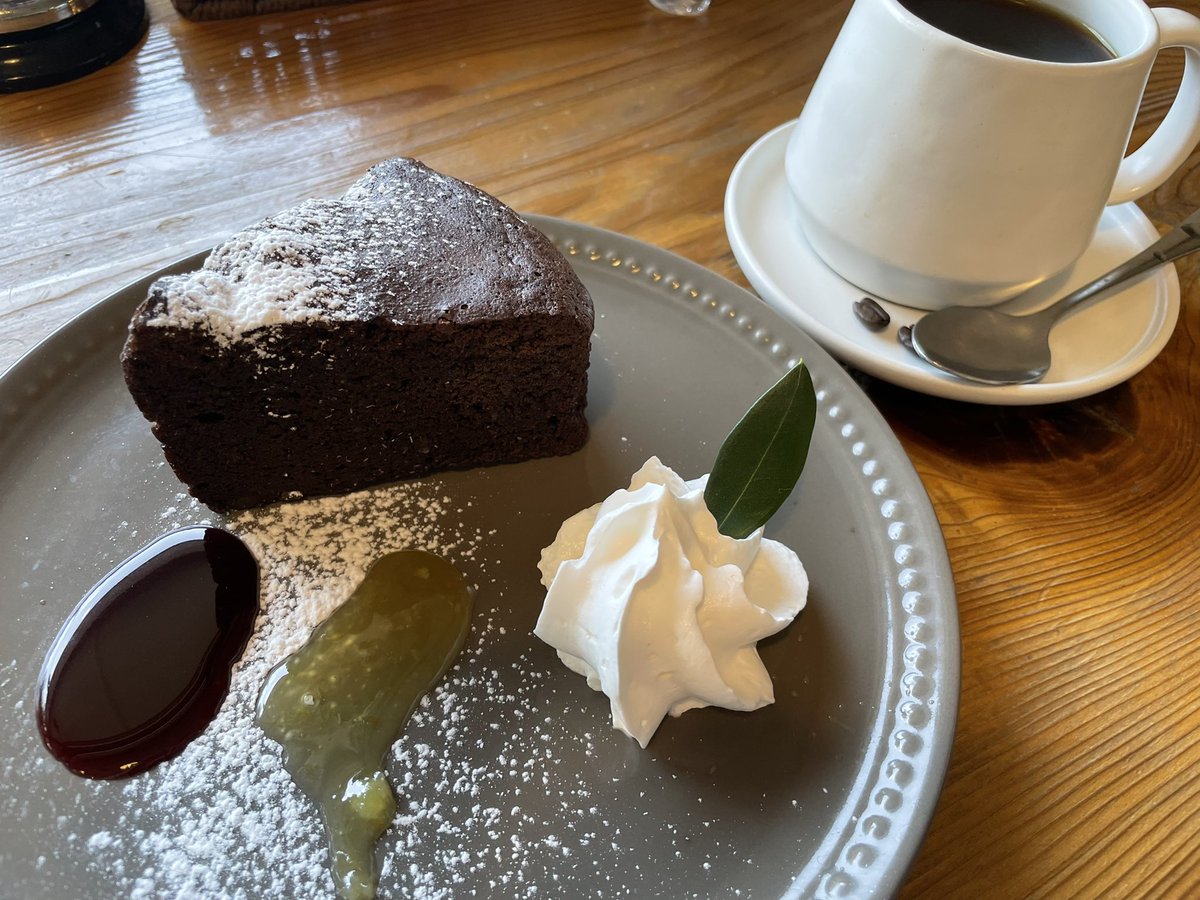 Farmers_Passion's tweet photo. #モルカフェ
#molcafe
#ガトーショコラ
#ネパールコーヒー
#サステナブル
スタッフ一押しです!
コーヒーピールが入ったガトーショコラ、他にはないずっしり感が堪りません。珈琲との相性も抜群! https://t.co/KMJQpXcEnQ