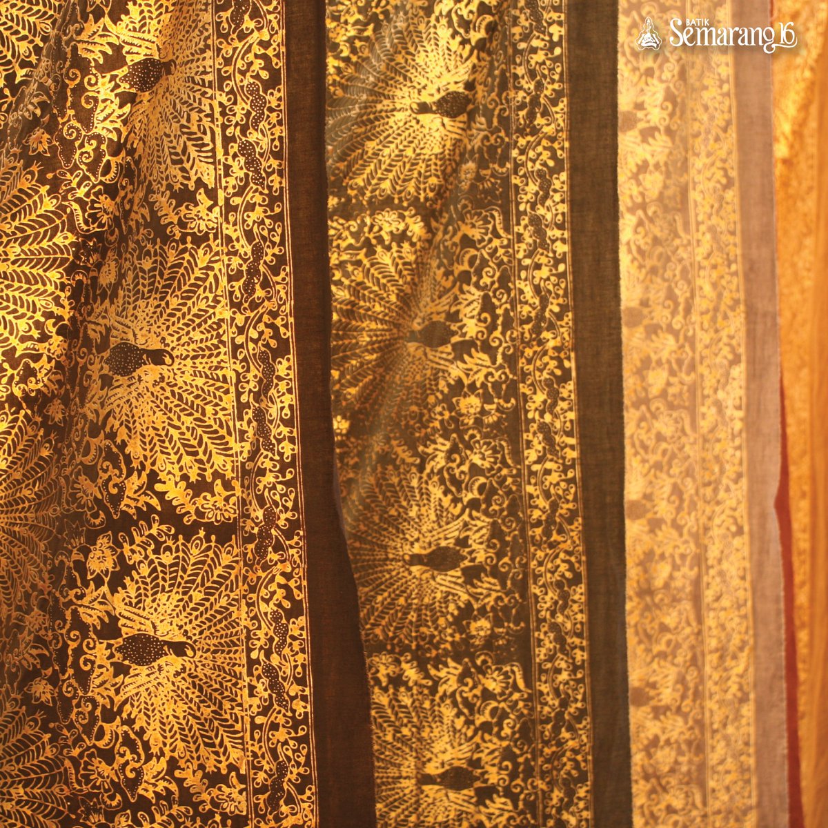 batiksemarang16's tweet photo. Apa bedanya kamu dengan batik? 🤔⁠
⁠
Kalau kamu berjemur di bawah sinar matahari langsung, kalau batik tidak. Haha 😆⁠
⁠
Supaya imun tubuh lebih baik, jangan lupa berjemur tiap pagi ya, Sobat Batik. 🌤️⁠
⁠
#Batik #Berjemur #PPKM #WFH #Covid19 https://t.co/zNTBSNuhqy