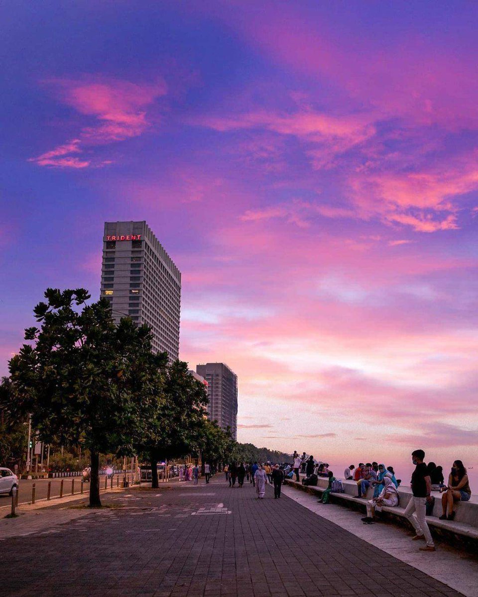 Marine Drive 🌊❤️

#TheHimalayanClub #Mumbai_मुंबई 
#MarineDrive #AmchiMumbai #MumbaiMeriJaan #mumbairain #TRIDENT #NaturePhotography #beautiful #life #weather #outdoors #Mumbai #PositiveVibes #tuesdayvibe #RubyTuesday #StaySafe #PicOfTheDay #photography #PhotoOfTheDay