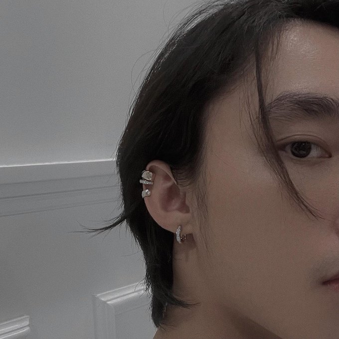 binhhhh2621's tweet photo. Say Hi 🙋
HÃY TRAO TÙNG CHO MTV
#SonTungMTP

REQUEST 
@sontungmtp777
 
@MTV
 #FridayLivestream https://t.co/fgW7MgPlrN