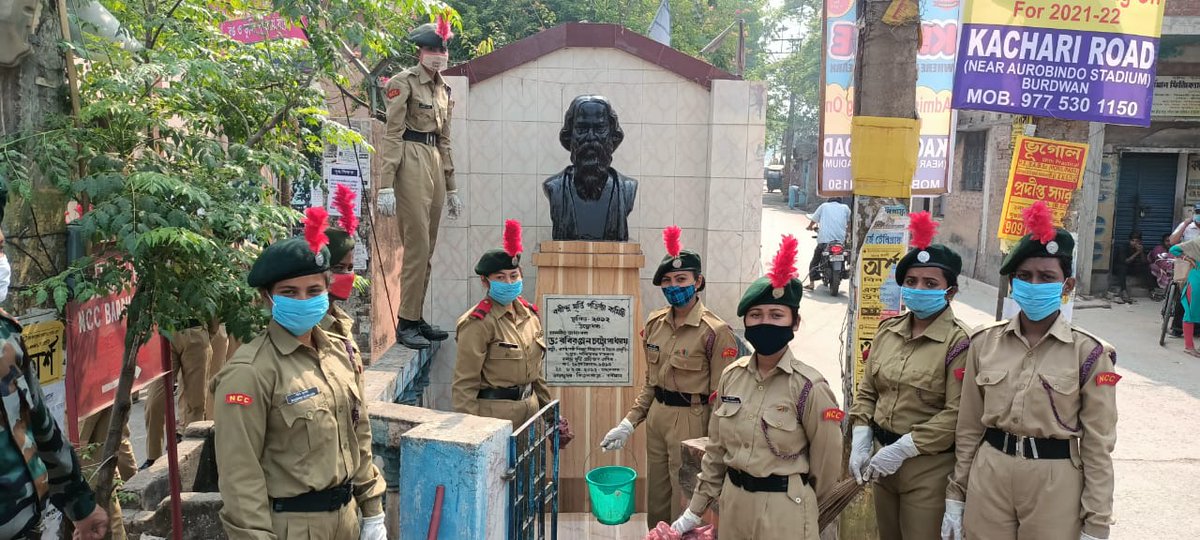 MalakarTrisha's tweet photo. Cadets of NCC Burdwan Group of WB &amp; Sikkim Dte cleaned statues of Leaders in Burdwan 
@nccwbskm 
@HQ_DG_NCC https://t.co/wmXyblAYTj