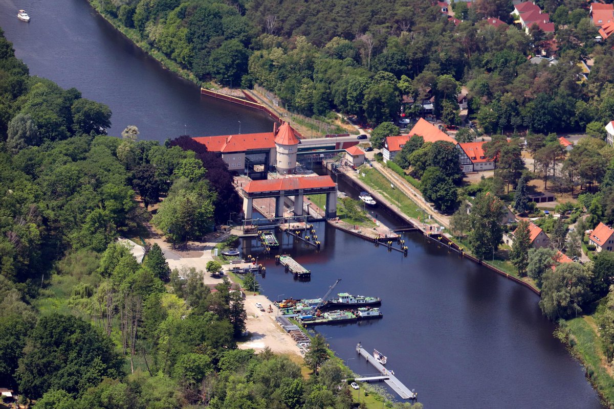 realStahnsdorf's tweet photo. 13 Jahre und 17 Aktenbände brauchte es, bis der Ruderclub Kleinmachnow-Stahnsdorf-Teltow 🚣‍♀️🚣‍♂️ sein Recht auf eine Steganlage in unmittelbarer Nähe zum Vereinsgelände an der Bäkepromenade und in Sichtweite zur Machnower Schleuse 🚢⛴ erfolgreich erkämpfte. https://t.co/0V8TdZCWfB