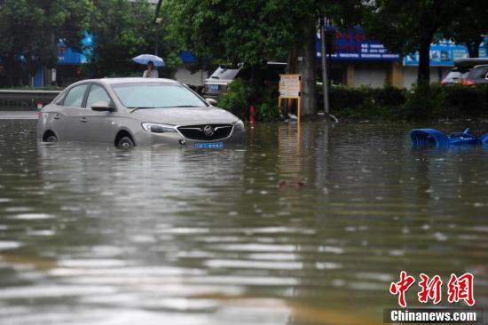 Echinanews's tweet photo. #TyphoonInFa, the sixth of this year, brought heavy downpours and floods in Yuyao City, E China's Zhejiang Province. https://t.co/GIdU8Nl4jd