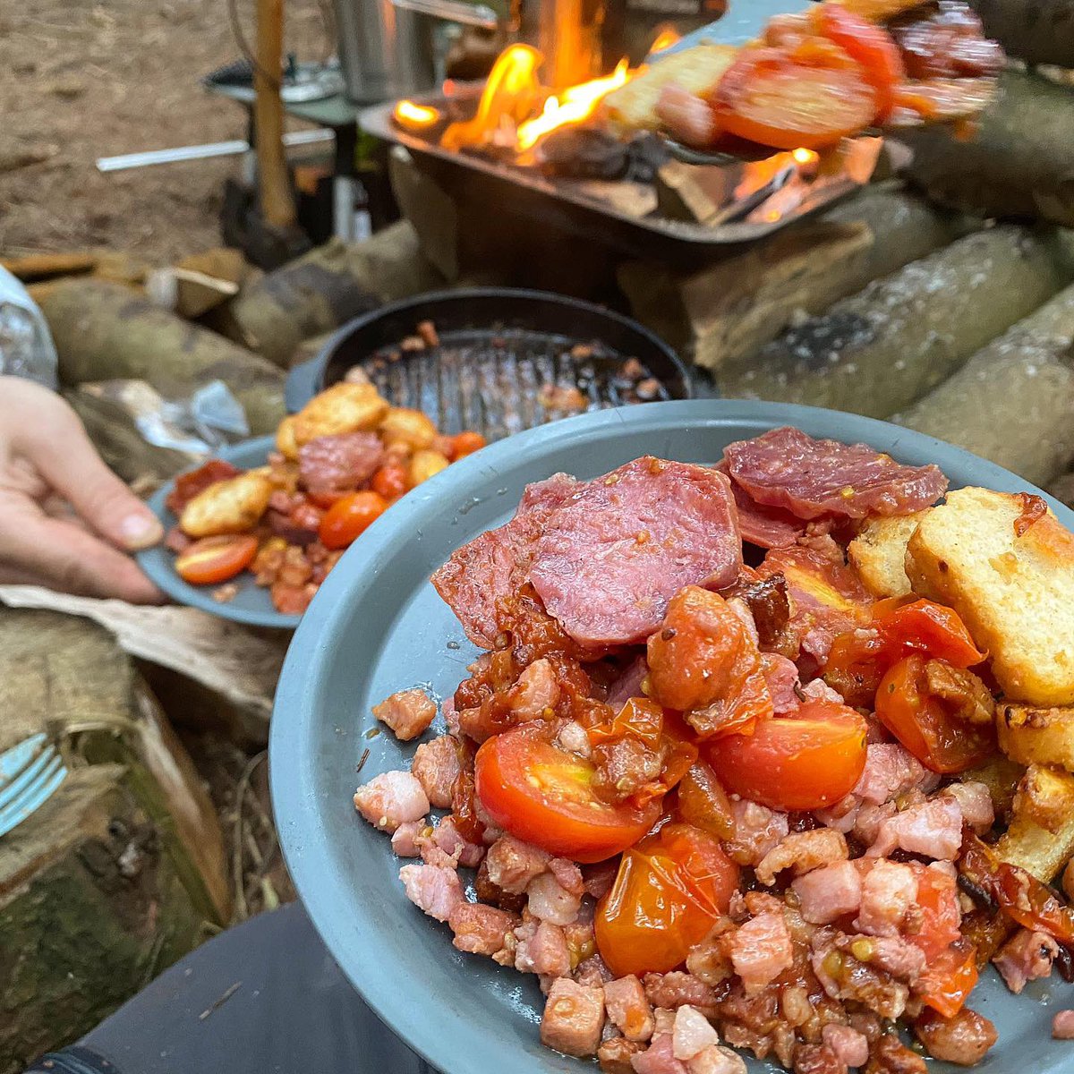 LeeOulton's tweet photo. Breakfast in the forest :) somewhere in the hills of North Wales. 🔥 🌲 on private land with permission ⁣
#bushcraftcamp #bushcrafters #travel #adventure #forest #photography #campingwithpets #nature #campfire #camp #outdoor #bushcraftlife #explore #forest #wildcamping #camping https://t.co/btodVZoqd4