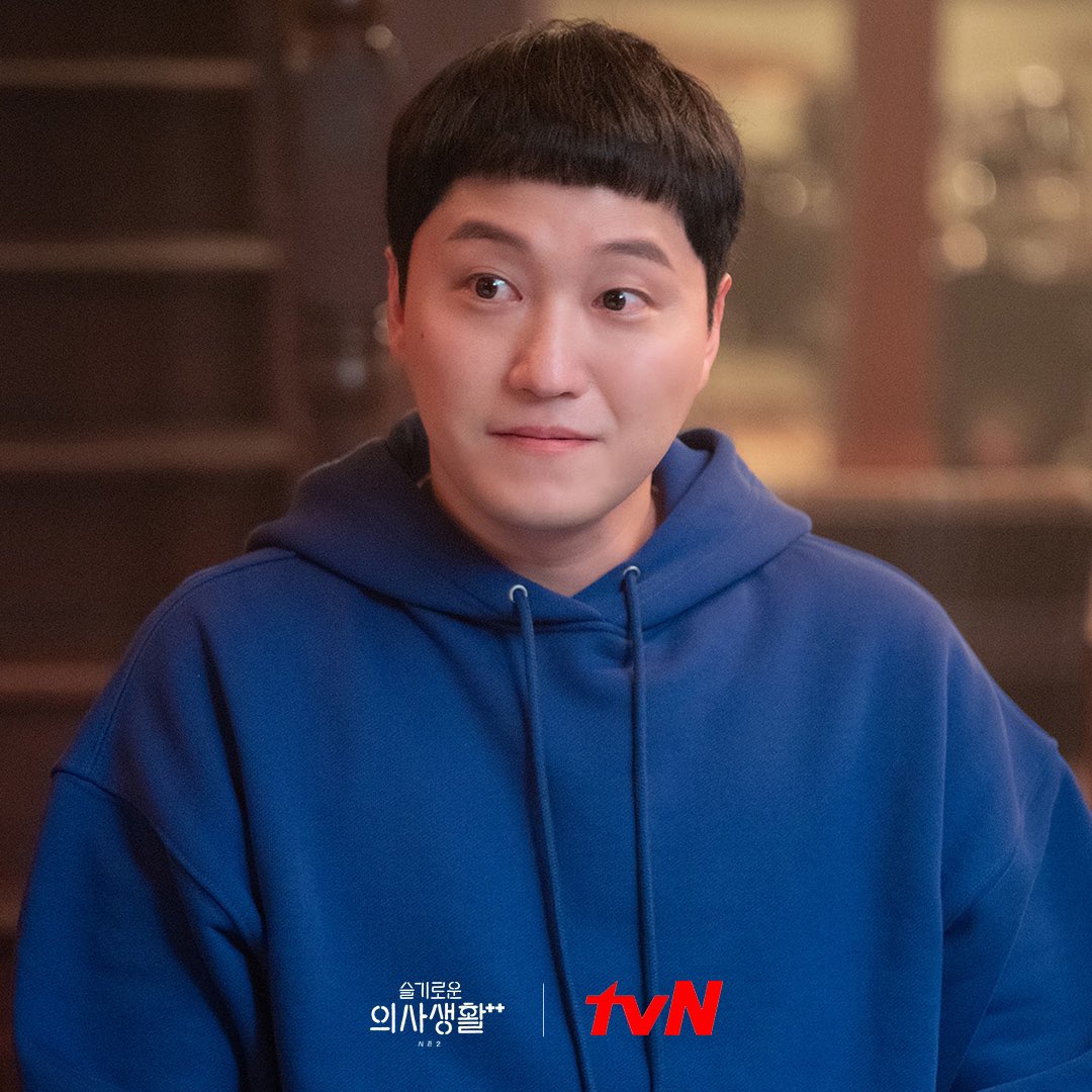 CJnDrama's tweet photo. 흑역사 배틀 중😂
그저 귀여운 99즈의 그땐 그랬지😂😂

7/29 [목] 밤 9시 <슬기로운 의사생활 시즌2: 하드털이> 
8/5 [목] 밤 9시 <슬기로운 의사생활 시즌2> 7화 본방송
#슬기로운의사생활시즌2
#hospitalplaylist2 #tvN #목요스페셜 
#조정석 #유연석 #정경호 #김대명 #전미도 https://t.co/ypAcjAtRqj