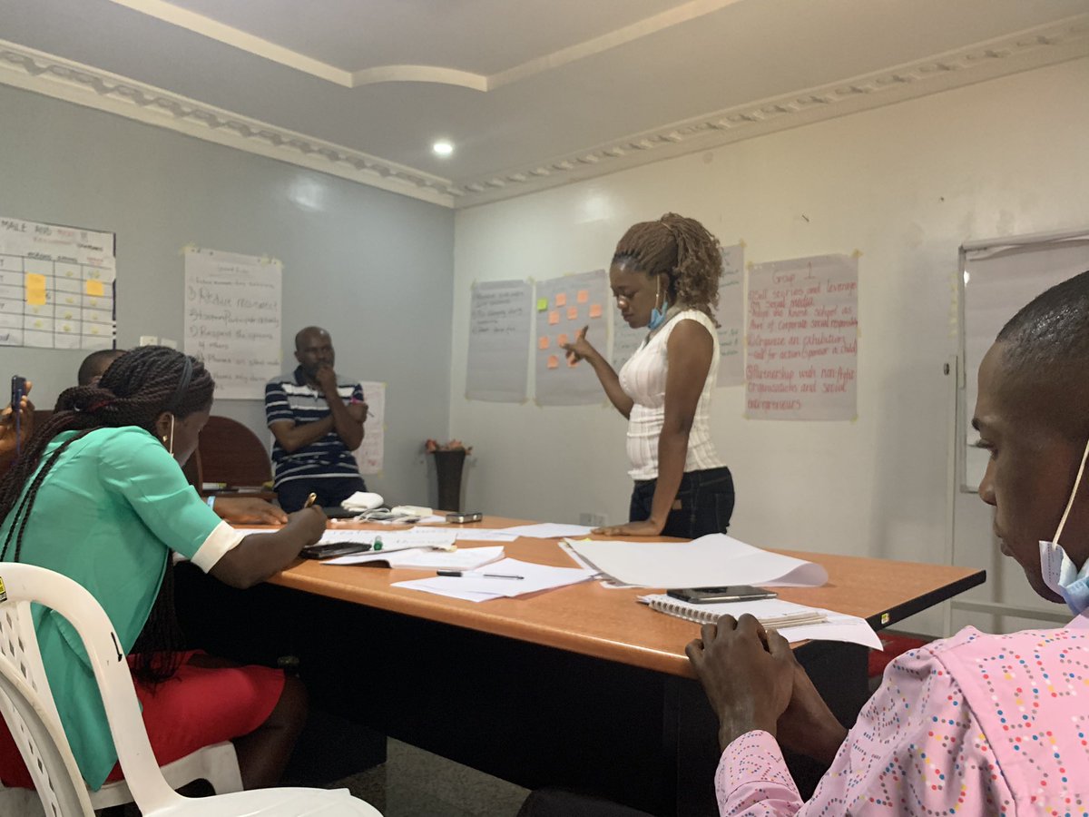 OloladeOgunnubi's tweet photo. I attended a 3 day boot camp on how to create low cost education for the less privileged and also sustain the project. @YstarsFound @femaleandmore 
Learnt how Knosk school #100 per day, provides school uniform, lunch, and school books for students with just #100 fee. 
#Lola https://t.co/hvQHQvqus4
