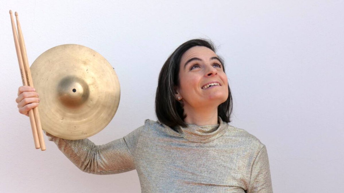 🥁 Atentos todos porque llega...'Enraizados', la sección de música 🎶que no te puedes perder.

<a href="/RipollesCarlos/">Carlos Carlos Ripo 🏳️‍🌈</a> 🔊 nos trae músicas con historia y ritmos de aquí y allá🎼. Hoy conocemos a Lucía Martínez, una percusionista gallega que vive en Berlín 🇩🇪.

rtve.es/n/2139942