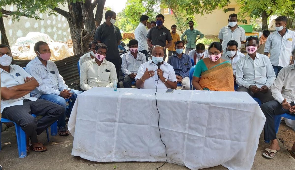 DharmareddyTRS's tweet photo. హుజురాబాద్ నియోజకవర్గంలోని కమలాపూర్ మండలం మర్రిపెల్లి గ్రామంలో తెరాస ముఖ్య కార్యకర్తలతో సమావేశం కావడం జరిగింది. ప్రతి కార్యకర్త ఒక సైనికునిలా పనిచేసి తెరాస అభ్యర్థిని అత్యధిక మెజారిటీతో గెలిపించి సత్తా చాటాలని తెలపడం జరిగింది.
@trspartyonline 
@trsharish https://t.co/4HalaD5eaB