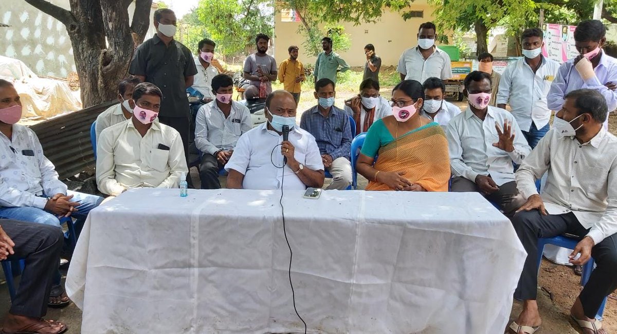 DharmareddyTRS's tweet photo. హుజురాబాద్ నియోజకవర్గంలోని కమలాపూర్ మండలం మర్రిపెల్లి గ్రామంలో తెరాస ముఖ్య కార్యకర్తలతో సమావేశం కావడం జరిగింది. ప్రతి కార్యకర్త ఒక సైనికునిలా పనిచేసి తెరాస అభ్యర్థిని అత్యధిక మెజారిటీతో గెలిపించి సత్తా చాటాలని తెలపడం జరిగింది.
@trspartyonline 
@trsharish https://t.co/4HalaD5eaB