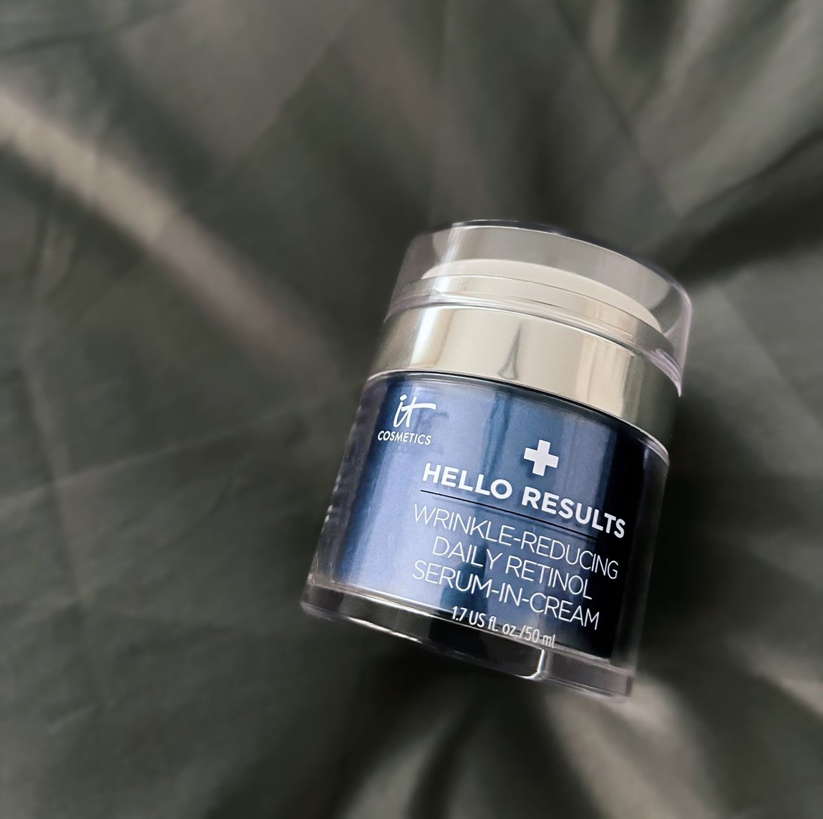 Pruris's tweet photo. it Cosmetics Hello Results เข้าเมืองไทยแล้ววันนี้วันแรก!! กับกลุ่ม Retinol ที่มาใน 2 รูปแบบในขวดเดียว พร้อมสารบำรุงต่างๆ. หลายคนรู้เลยว่าเรารักและแนะนำแบรนด์ it cosmetics มาตลอด อยากให้ตัวนี้อยู่ใน routine ของทุกคน.
📌 https://t.co/9etORh2WIS
#ITCosmeticsthailand
#Helloskin https://t.co/PFWjiQbeLF