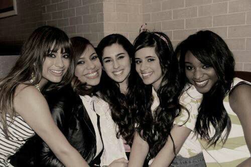 laurjaureg_ui's tweet photo. HAPPY 9 YEARS OF FITH HARMONY🎉🎊 i cant believe it’s been that long I LOVE MY BABIES #5thharmony #Lauren #Camila #Dinah #Ally #Normani💕💕 https://t.co/dfF8tcqHpx