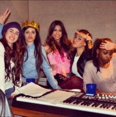 laurjaureg_ui's tweet photo. HAPPY 9 YEARS OF FITH HARMONY🎉🎊 i cant believe it’s been that long I LOVE MY BABIES #5thharmony #Lauren #Camila #Dinah #Ally #Normani💕💕 https://t.co/dfF8tcqHpx