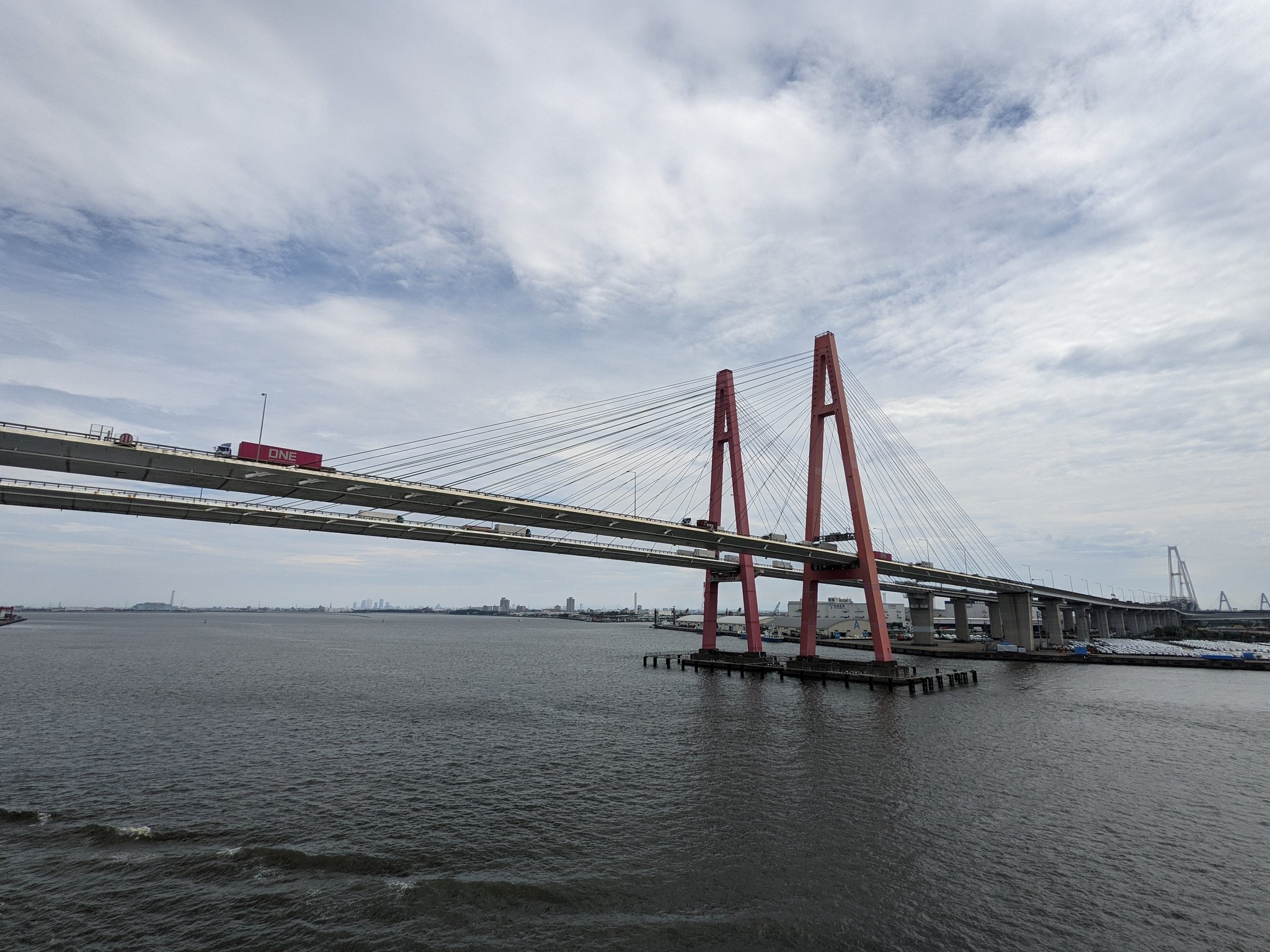 湯彩 名港トリトン 名古屋港を横断する伊勢湾岸道の橋 太平洋フェリーは名港西大橋の下を潜っていった ファンネルは桁スレスレだった T Co O4llq0viuc Twitter