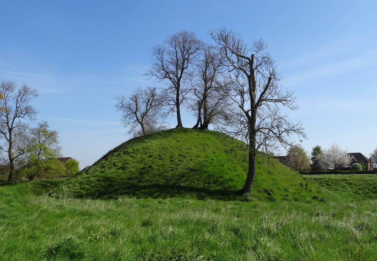 Happy #NorfolkDay ! What's your favourite historic place in Norfolk?
📷Mileham Castle, Clocktower in Downham Market,  Middleton Mount, Grimes Graves. 
@norfolk