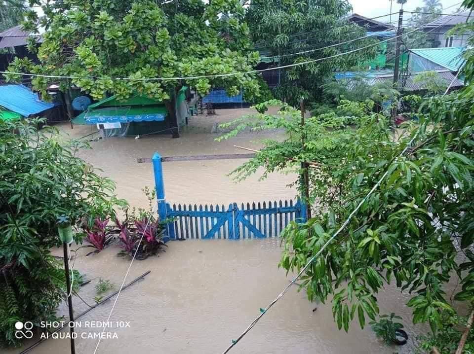 Myanmar can't seem to catch a break. From fighting against militarycoup to fighting against Covid19, citizens in various parts like Kayin &amp; Rakhine are now fighting to save their belongings from floods.  #July27Coup  #WhatsHappeningInMyanmar
