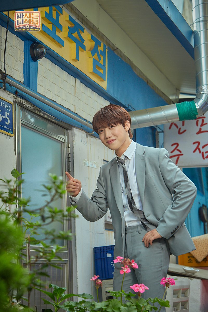 with_ihq's tweet photo. #마시는녀석들 개인포스터 속의
마치 like 한폭의 그림 같은 장준과 규현...

여름이었다..⭐

마시는녀석들 매주 (월) 밤 10:30 iHQ 본방송

#장준 #규현 https://t.co/EkWdwIF7qA