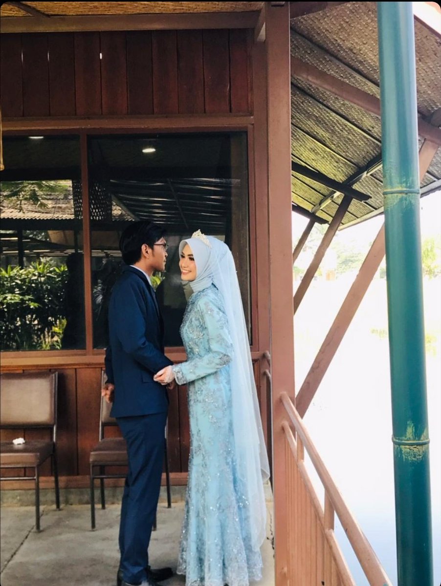 fellowship06th's tweet photo. Happy wedding 👰💍🤵

Buat @maurizkachr sama Riezky semoga kalian menjadi keluarga yang sakinah mawaddah warahmah dalam mengarungi bahtera rumah tangga selama-lamalamanya

Credit foto dari @haifamujahidah https://t.co/eeo5y0mrst
