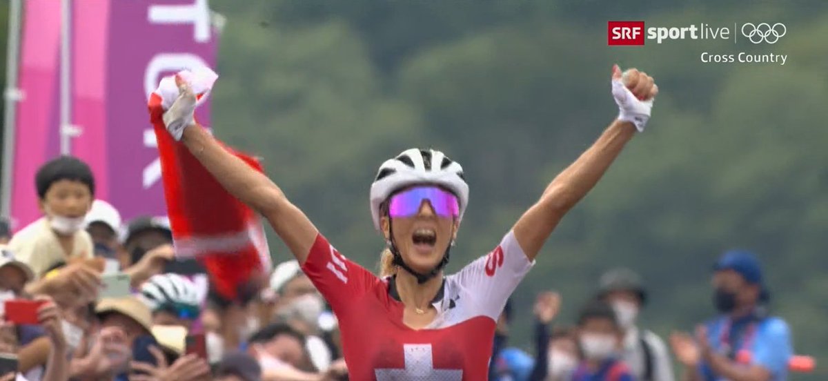 Es gibt wohl kaum jemand, welcher Jolanda Neff diese Goldmedaille nicht gönnen mag. Die beste Mountainbikerin der Neuzeit belohnt sich nach einer grossen Karriere selbst und fuhr endlich das Rennen ihres Lebens! Ich ziehe sämtliche Hüte vor dieser Athletin und ihrem Kampfgeist.