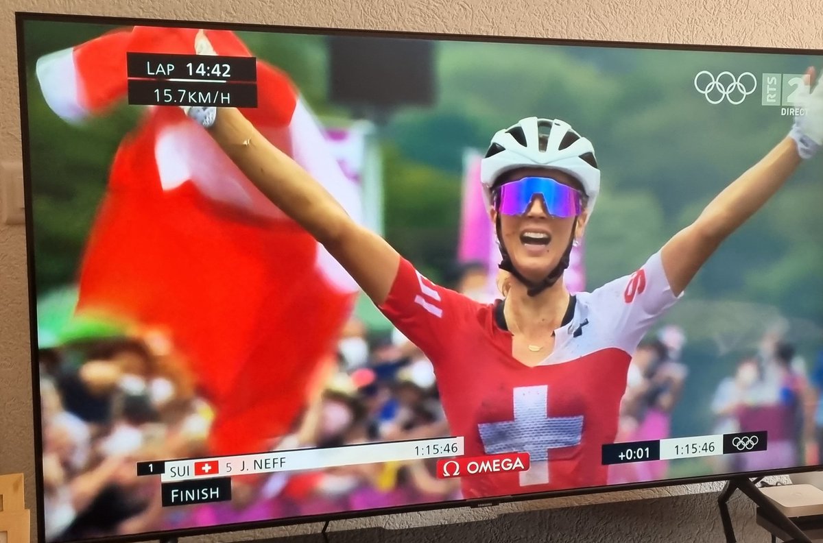 EnergieSport's tweet photo. @Eurosport_FR Ouiiiiiiii 3 x 🇨🇭🇨🇭🇨🇭 🥇🥈🥉 https://t.co/yMTu8yC88e