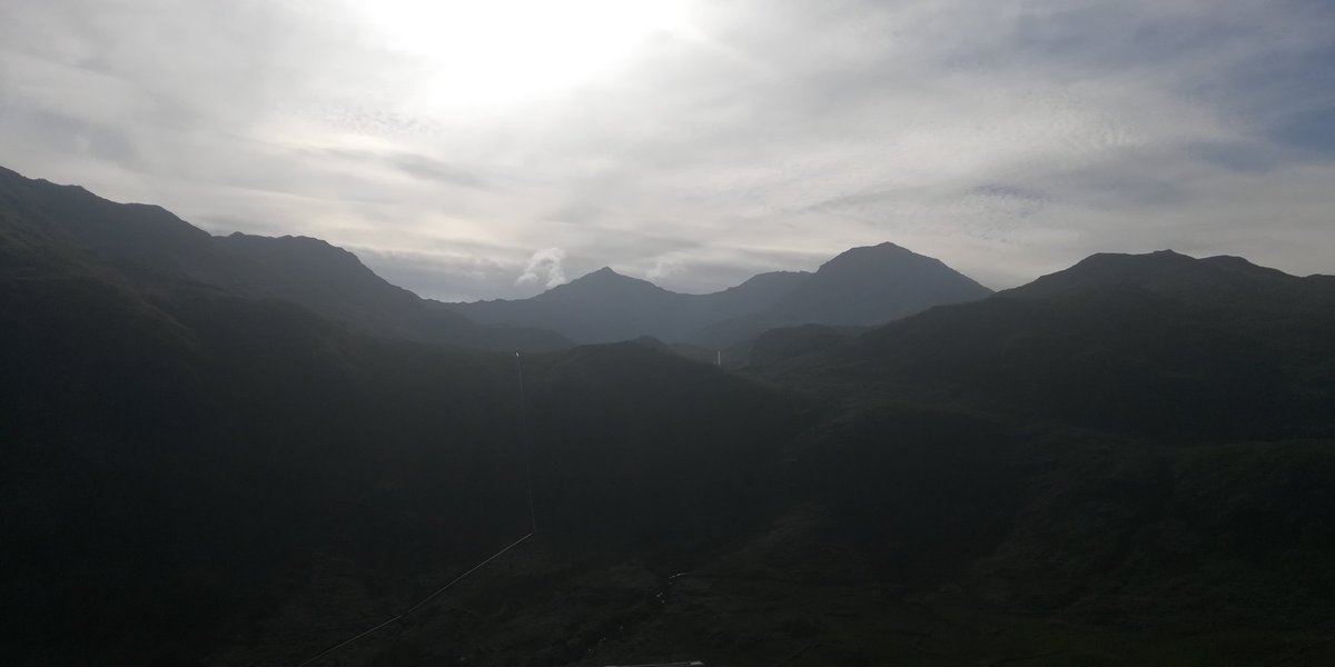 SDetectorist's tweet photo. #mountsnowden in the middle. https://t.co/zCVuB4MvNs