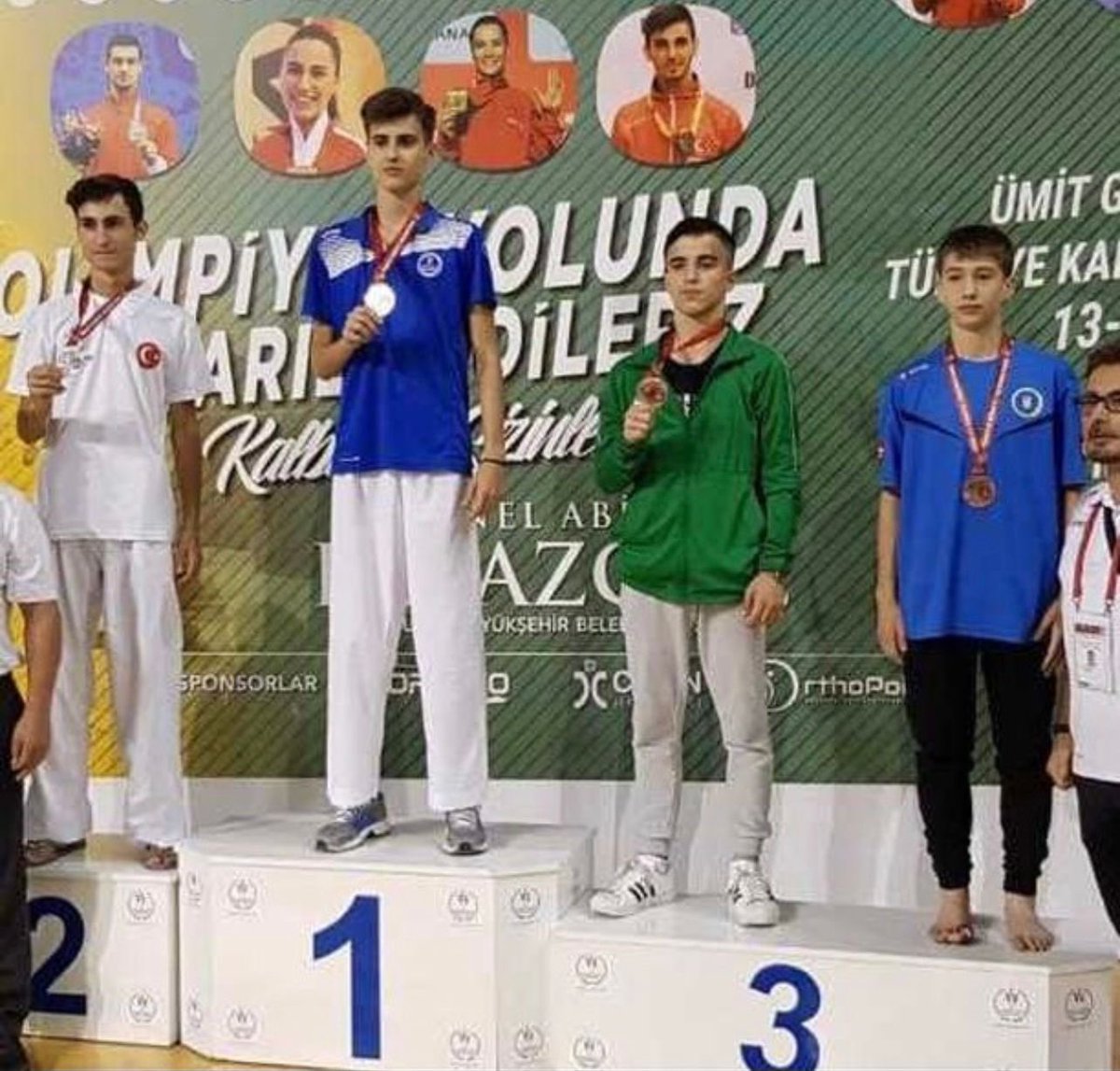 nilcicek's tweet photo. Uğurlu öğrencimiz Mert Halıcı  Karate Türkiye Şampiyonası 'Genç' kategorisinde 55 kg ağırlığında Türkiye Şampiyonu oldu! 🏆 Geçtiğimiz yıl da Avrupa 3.sü  olan öğrencimiz Finlandiya'da yapılacak Avrupa Şampiyonası'nda ülkemizi temsil etmeye hak kazandı 👏

@UgurOkullari https://t.co/2gUCqHMLhc