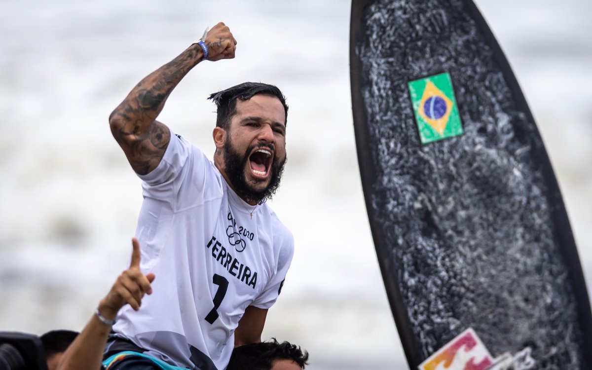 timebrasil's tweet photo. PRIMEIRO CAMPEÃO OLÍMPICO DO SURFE NA HISTÓRIA!

📸Jonne Roriz/COB https://t.co/t7JZZGd5fq
