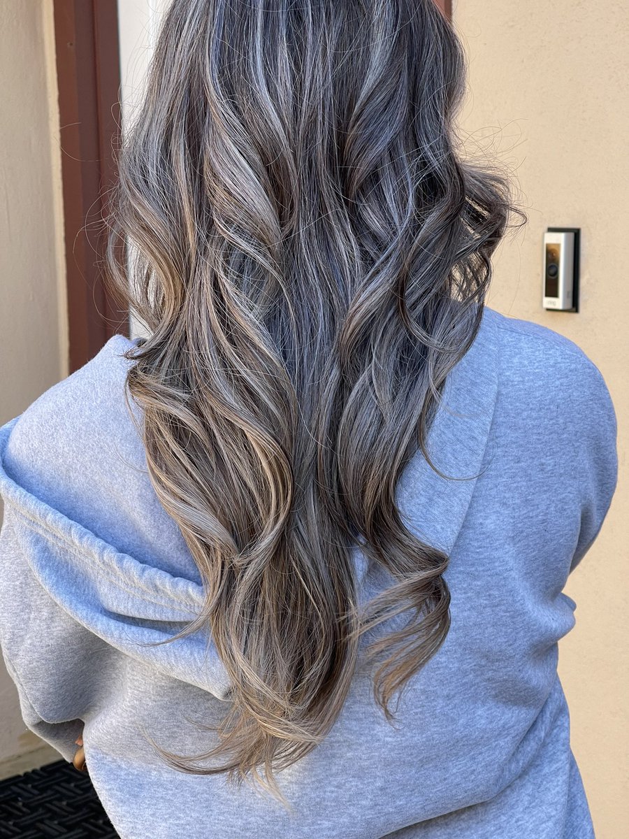 cherangel_'s tweet photo. that was a joke... but seriously look at this 😩 we love a silver moment https://t.co/2whW97WMqO