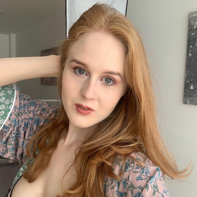 Selfies from yesterday&rsquo;s shoot in London 📸📸✨ https://t.co/oc8mOPGZjz