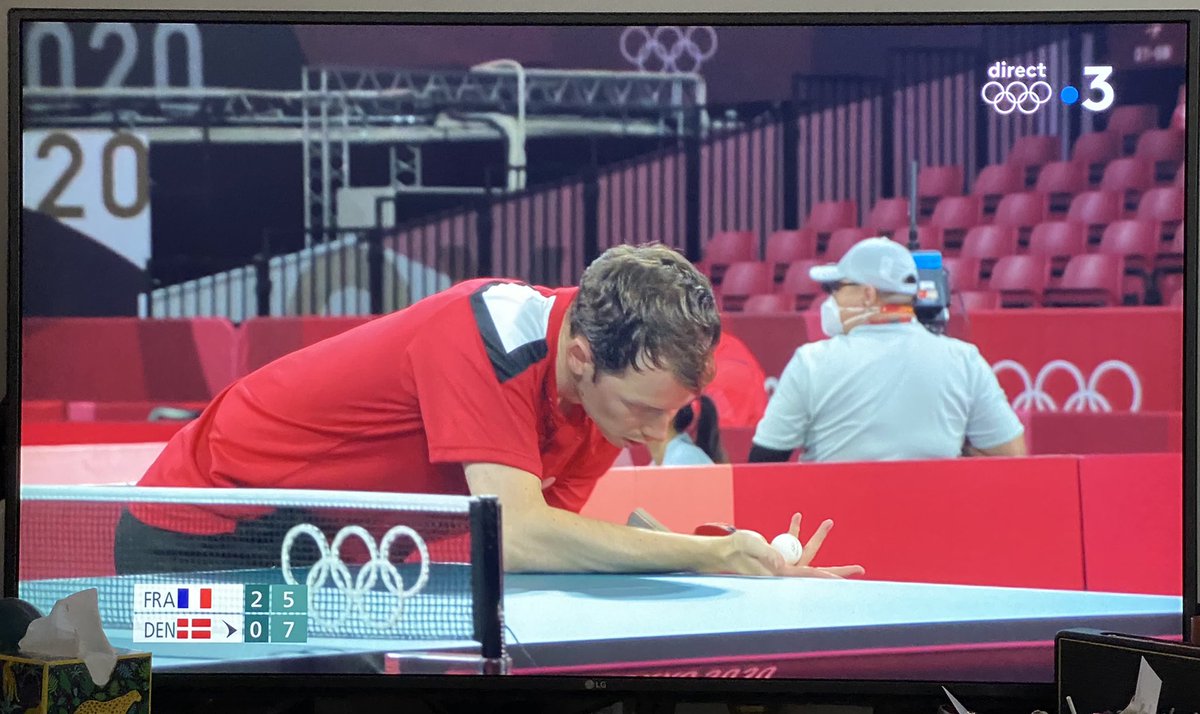 kahinasekkai's tweet photo. Trouve toi quelqu’un qui te regarde comme les pongistes regardent la balle au service #Tokyo2020 https://t.co/qzEuw2TAxW