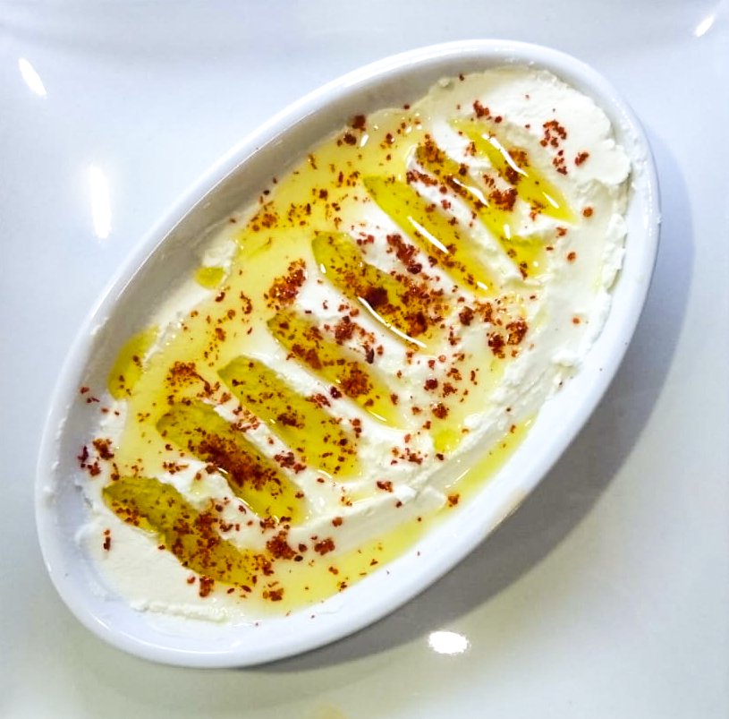 SeferYoresel's tweet photo. #Tuzlu #yoğurt
Dağda yüksek rakımda yayılan keçilerin sütünden yapışmış
%100 doğal ve organik
İçerisinde su dahi konulmayan.
İster kahvaltı da ister çorbada
@SeferYoresel güvencesi ile https://t.co/dbFDItaDLU