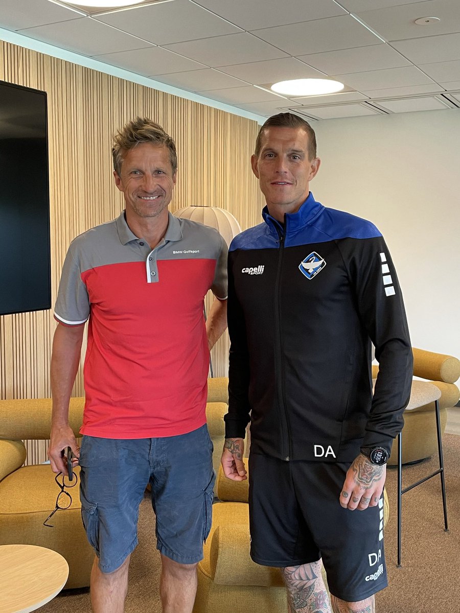 hbkogedk's tweet photo. Forleden var der besøg af Troels Bech, som tog en snak med vores cheftræner Daniel Agger om arbejdet med hierarki, kultur og trænervisioner. 

Lyt med her 👇
https://t.co/xbs7w21anX https://t.co/Bm7aeMMylA