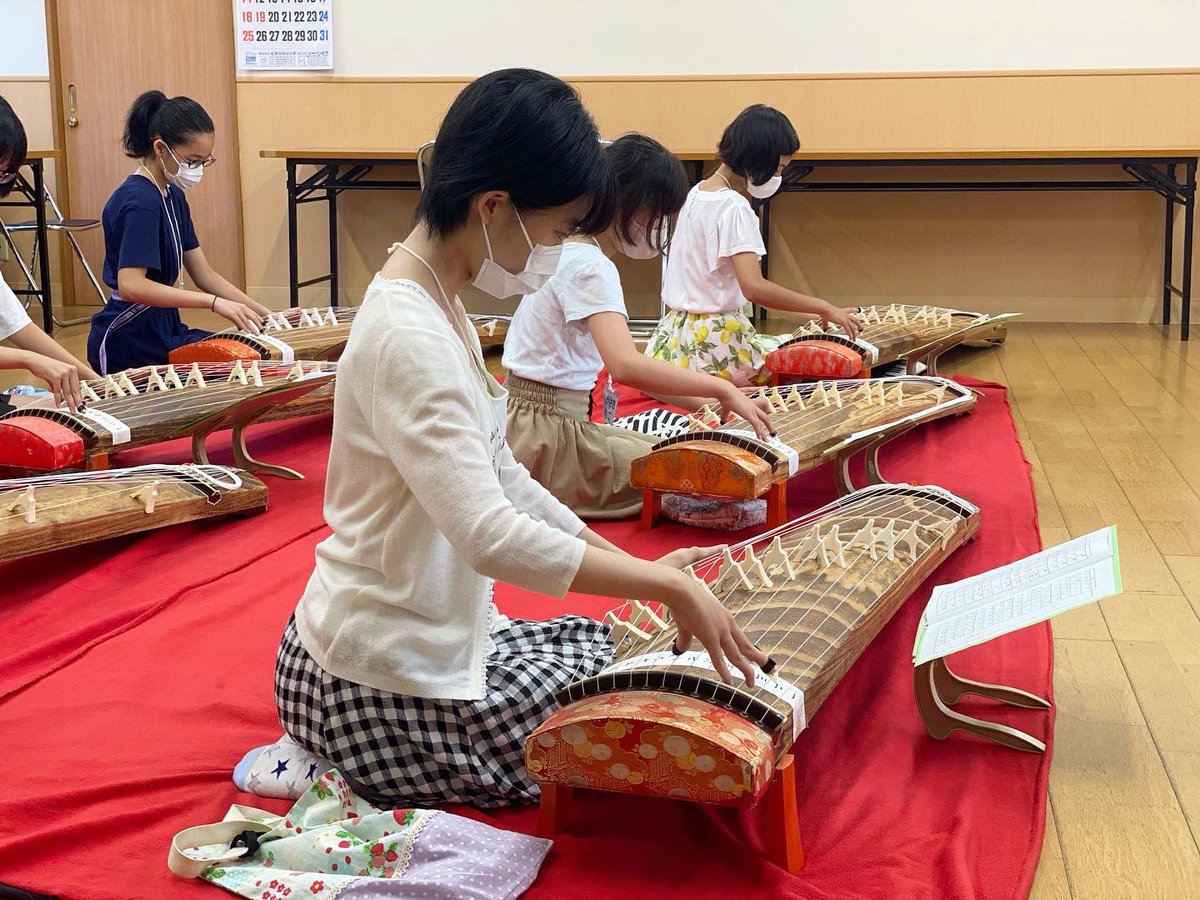 dosen00's tweet photo. 25日(日)より令和3年度の大田区伝統文化親子教室がはじまりました。
今年は感染症対策のため少人数ですが、11月の発���会を目指して頑張りましょう！ https://t.co/xKRq3zXMbQ