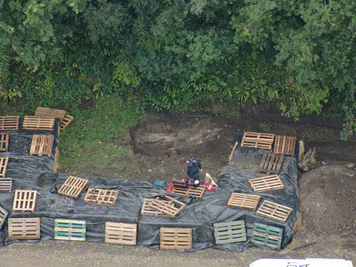 SecCivileFrance's tweet photo. #NosInterventions Hier à Sourdeval dans la Manche, 3 démineurs ont été engagés pour une opération de débombage d’une #bombe anglaise de plus de 220 kilos découverte sur un terrain en réhabilitation. Un périmètre de sécurité a été mis en place et 300 riverains ont été évacués. https://t.co/ItUCqqUuqd