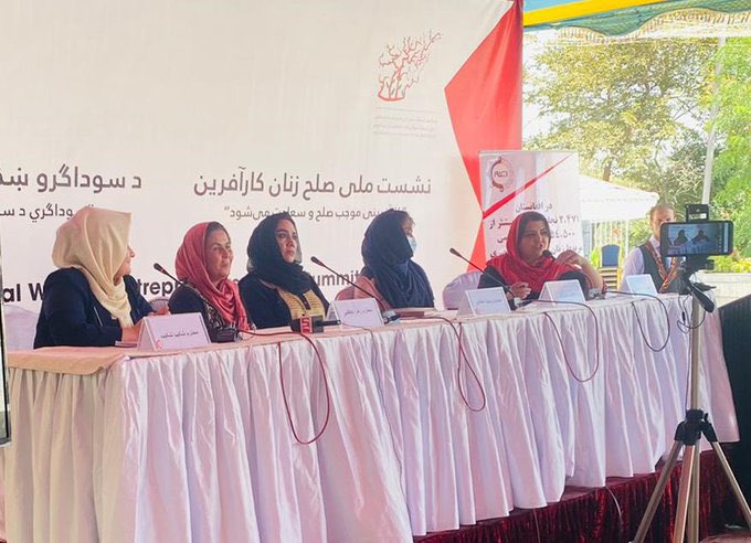 AWCCI2's tweet photo. Ongoing panel of the women entrepreneurs.
د سوداګرو ښځو د بحث ګردی مېز
جریان بحث میزگرد زنان کارآفرین
#Entrepreneurship_Brings_Peace_and_Prosperity
#سوداگري_د_سولې_او_سوکالۍ_سبب_ګرځي
#کارآفرینی_موجب_صلح_و_سعادت_میشود
@AWCCI2
#AMIP_AFG https://t.co/wPK3I3LbPD