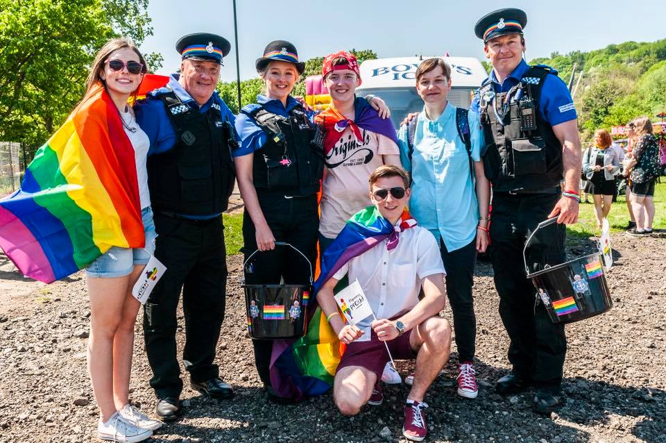 It’s the return of #DurhamPride this weekend! 🏳️‍🌈🏳️‍⚧️

And we are really looking forward to supporting it once again.

Our officers will be in and around the city on Saturday so if you spot them, grab a pic and don't forget to tag us!

#loveislove 
<a href="/Durham_Pride/">Durham Pride UK</a> <a href="/DurhamPolLGBT/">Durham Police LGBT+🌈</a>
