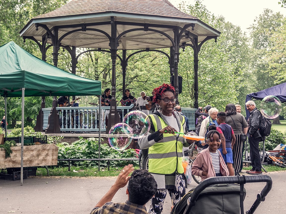 HeritageFundUK's tweet photo. #LoveParks β βIt was really all about the fact that the park could be a much better resource for people locally, I live on a local estate & itβs very crowded,β Tori. Growing food & plants is an important part of activity at Myattβs Park in Lambeth π https://t.co/uTDT6Pyjed https://t.co/7ZpAKLoxvV